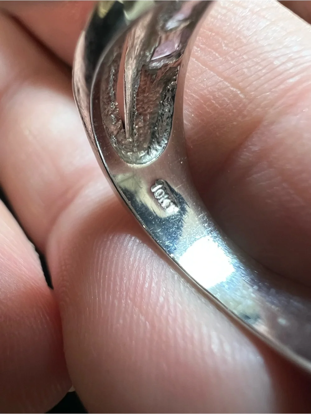 10k white gold Pink and clear stones ribbon ring
